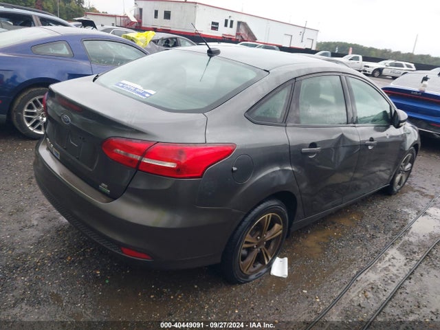 Ford FOCUS SE 2018 1FADP3FE8JL256829 Image 4
