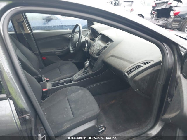 Ford FOCUS SE 2018 1FADP3FE8JL256829 Image 5