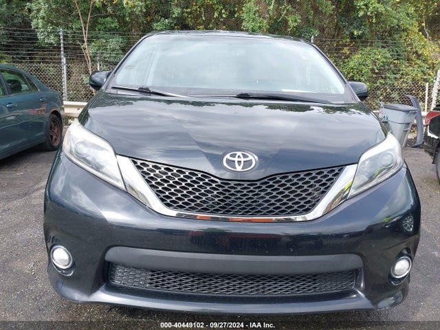 5TDXZ3DC6HS780847 Toyota Sienna Se Premium 8 Passenger