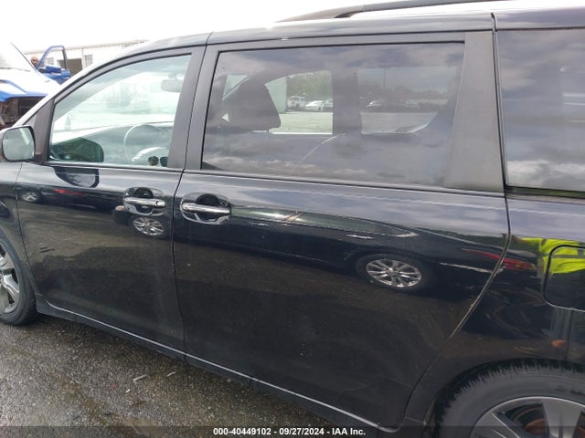 5TDXZ3DC6HS780847 Toyota Sienna Se Premium 8 Passenger