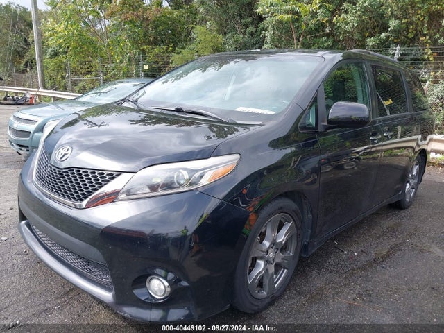 5TDXZ3DC6HS780847 Toyota Sienna Se Premium 8 Passenger