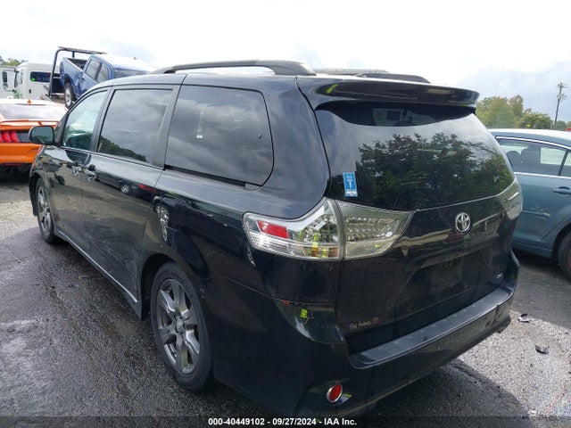 5TDXZ3DC6HS780847 Toyota Sienna Se Premium 8 Passenger