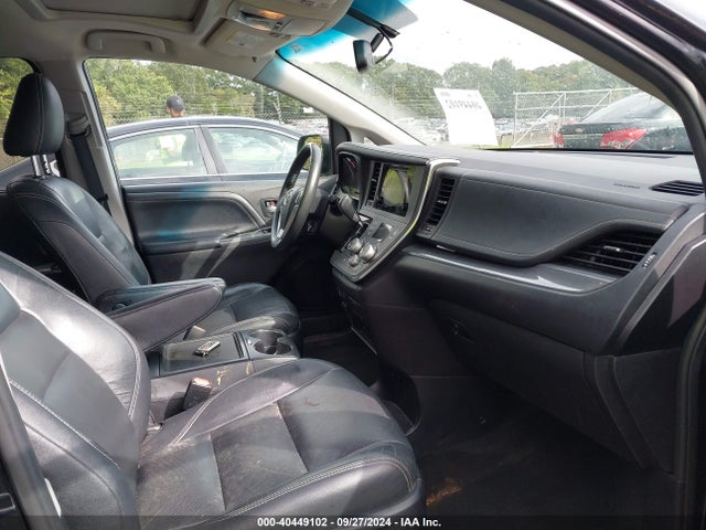 5TDXZ3DC6HS780847 Toyota Sienna Se Premium 8 Passenger