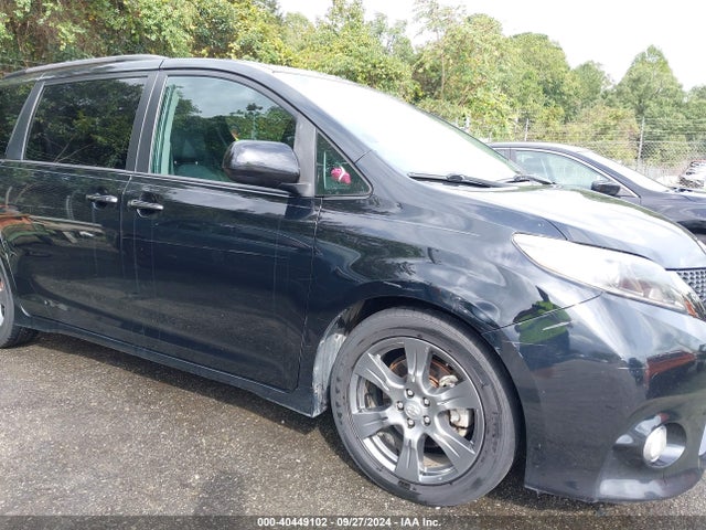 5TDXZ3DC6HS780847 Toyota Sienna Se Premium 8 Passenger