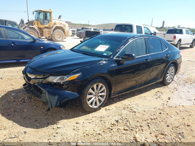 Toyota CAMRY LE 2018 4T1B11HK9JU601348 Image 2