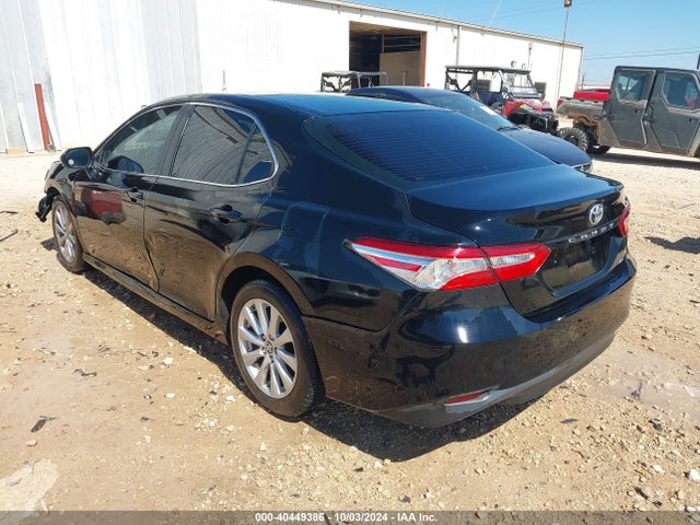 Toyota CAMRY LE 2018 4T1B11HK9JU601348 Image 3