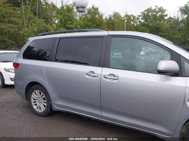 5TDYK3DC1FS687143 Toyota Sienna Xle Premium 8 Passenger
