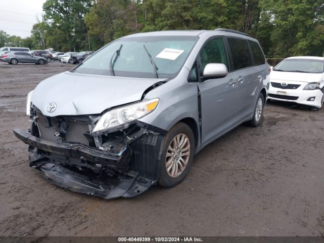 5TDYK3DC1FS687143 Toyota Sienna Xle Premium 8 Passenger