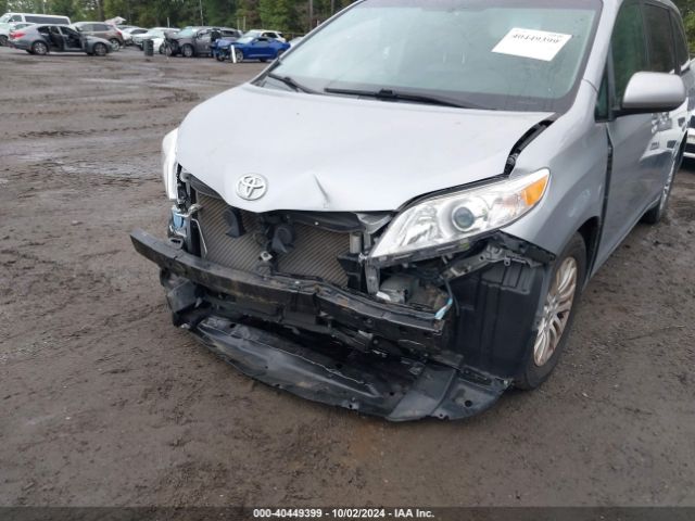 5TDYK3DC1FS687143 Toyota Sienna Xle Premium 8 Passenger