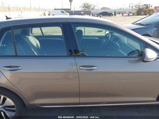 WVWKP7AU7GW915028 Volkswagen E-golf Se