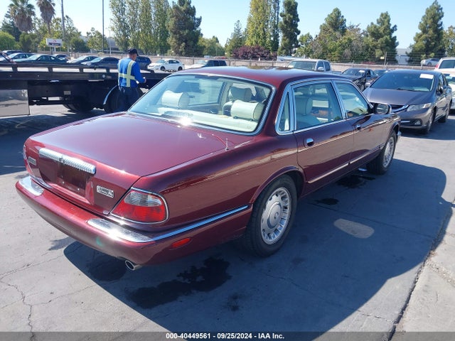 1999 JAGUAR XJ8 SAJKD6043XC869771 Photo 3