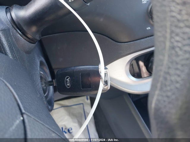 KNADM4A35F6504696 KIA RIO LX