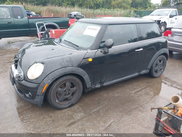 2010 MINI COOPER WMWMF3C53ATZ66705 Photo 1