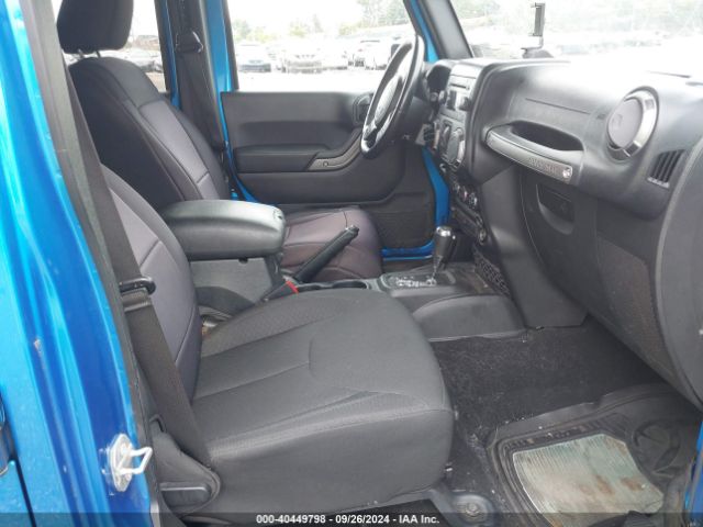 1C4BJWDG8GL305187 Jeep Wrangler Unlimited Sport