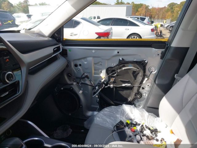 5TDKDRBH4RS531832 Toyota Highlander Xle