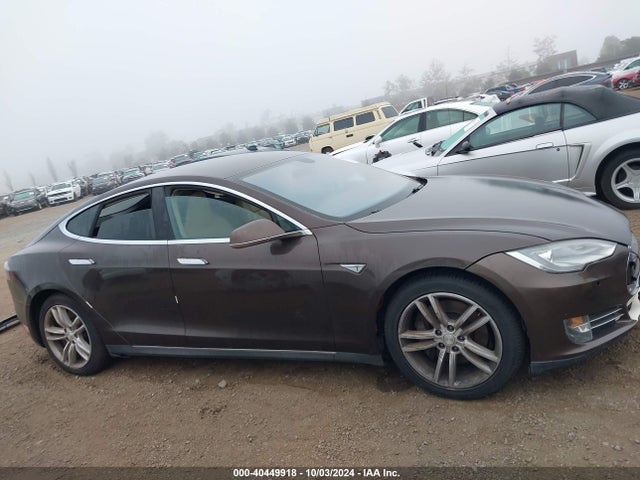 Tesla Model S P85 2014 5YJSA1H17EFP52666 Image 14
