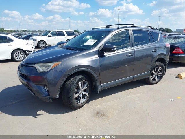 Toyota Rav4 Xle 2017 JTMWFREV7HJ117260 Image 2