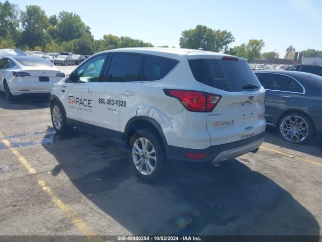 1FMCU0GD5KUB58559 Ford ESCAPE SE