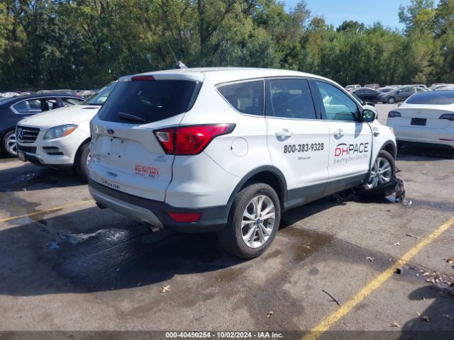 1FMCU0GD5KUB58559 Ford ESCAPE SE