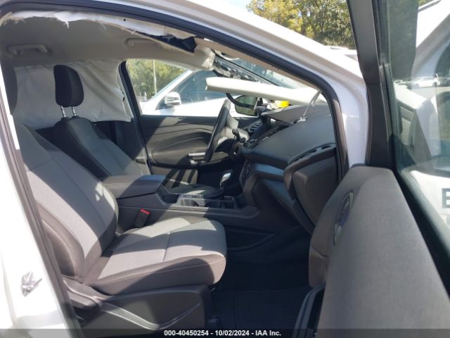 1FMCU0GD5KUB58559 Ford ESCAPE SE