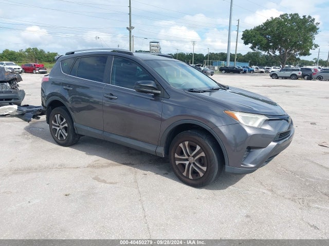 Toyota RAV4 LE 2018 2T3ZFREV5JW451999 Image 1