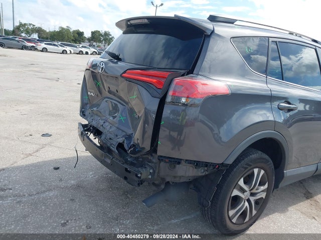 Toyota RAV4 LE 2018 2T3ZFREV5JW451999 Image 18