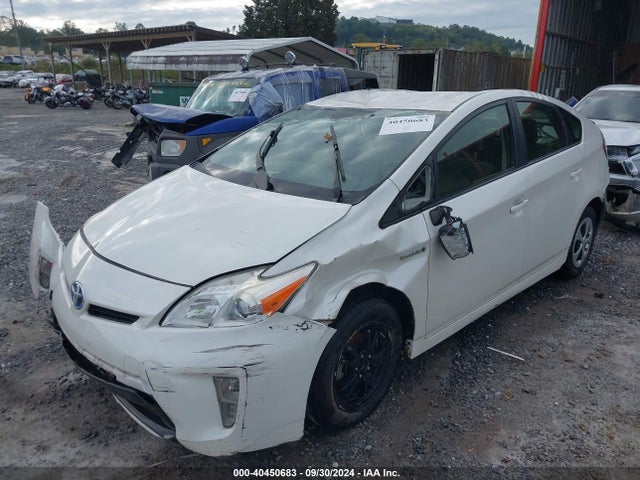 Toyota Prius Three 2015 JTDKN3DUXF0396536 Image 2