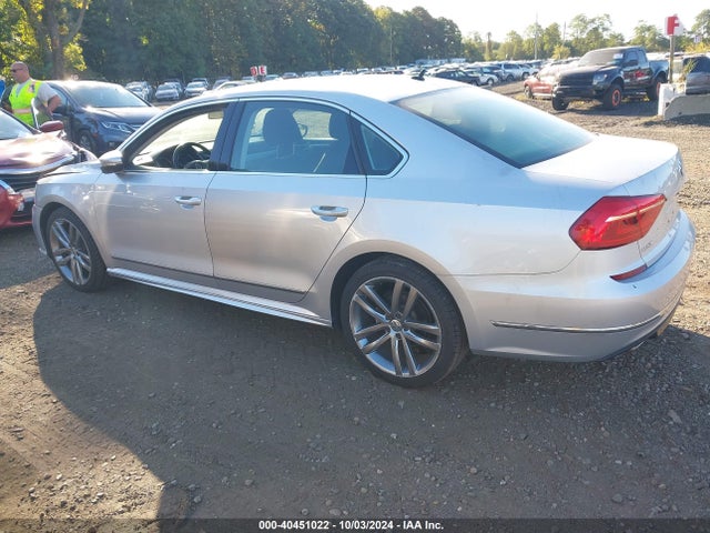 1VWAT7A38GC045318 Volkswagen Passat 1.8t R-line