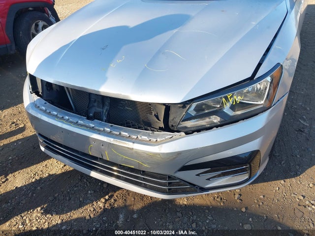 1VWAT7A38GC045318 Volkswagen Passat 1.8t R-line