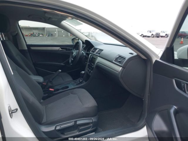 1VWAT7A36GC043230 Volkswagen Passat 1.8t S