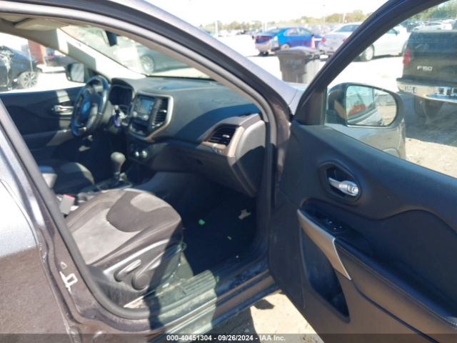 1C4PJLCB4JD551598 Jeep Cherokee Latitude Fwd
