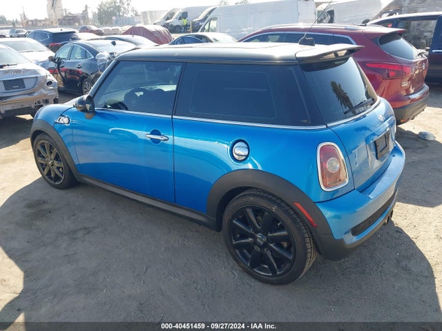 2010 MINI COOPER S WMWMF7C51ATZ71215 Photo 2