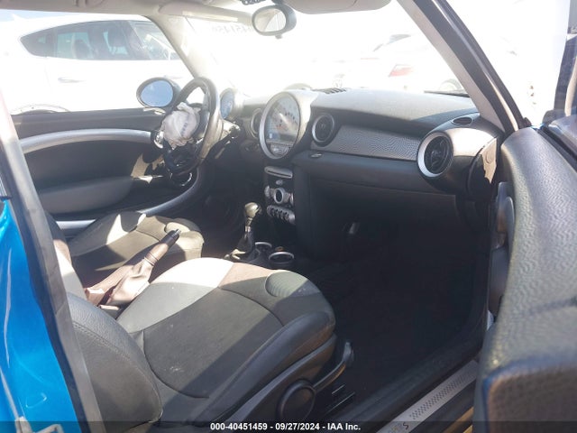2010 MINI COOPER S WMWMF7C51ATZ71215 Photo 4
