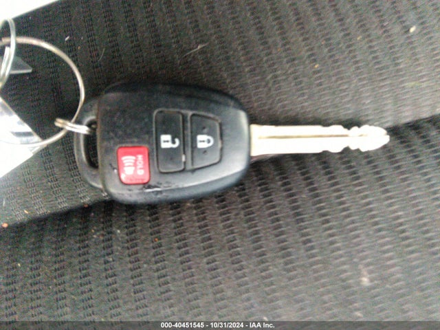 Toyota RAV4 LE 2017 JTMBFREV8HD221236 Image 11