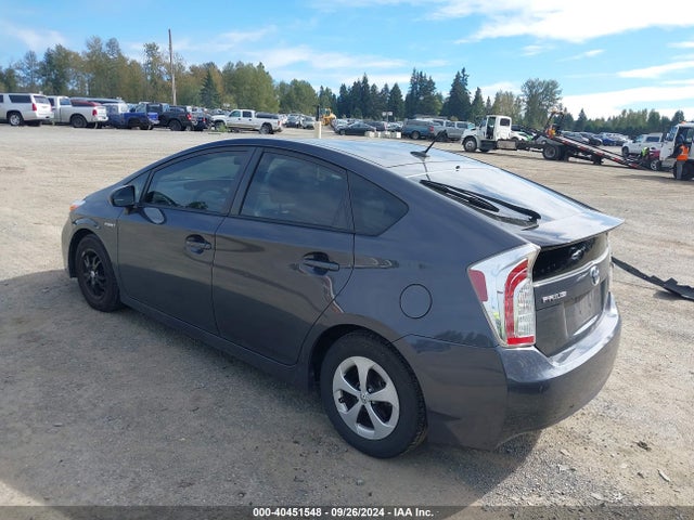 Toyota Prius Three 2014 JTDKN3DU3E0388891 Image 3