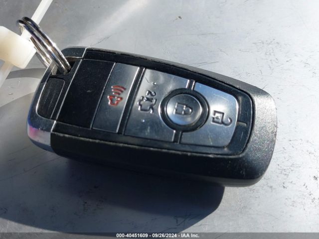 3FA6P0HDXHR299480 Ford FUSION SE