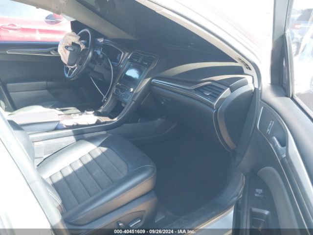 3FA6P0HDXHR299480 Ford FUSION SE