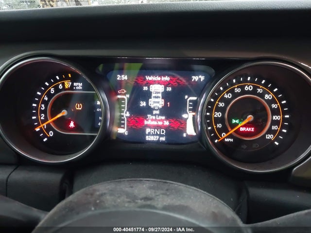 1C4HJXEG3MW663743 Jeep Wrangler Unlimited Sahara 4x4