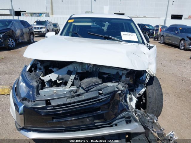 JA4AD3A3XJZ002607 Mitsubishi Outlander Se