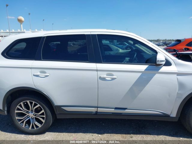 JA4AD3A3XJZ002607 Mitsubishi Outlander Se