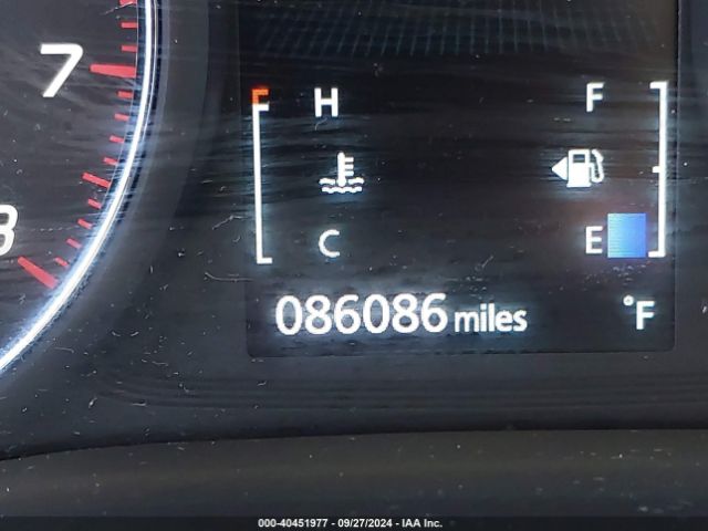JA4AD3A3XJZ002607 Mitsubishi Outlander Se