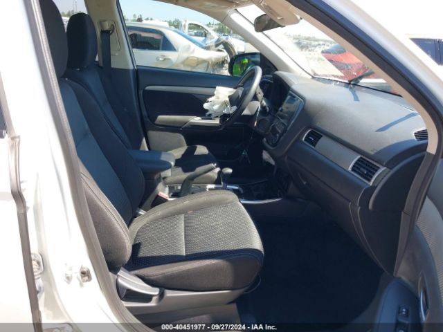 JA4AD3A3XJZ002607 Mitsubishi Outlander Se