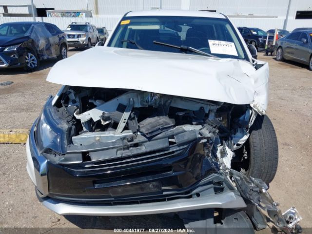 JA4AD3A3XJZ002607 Mitsubishi Outlander Se