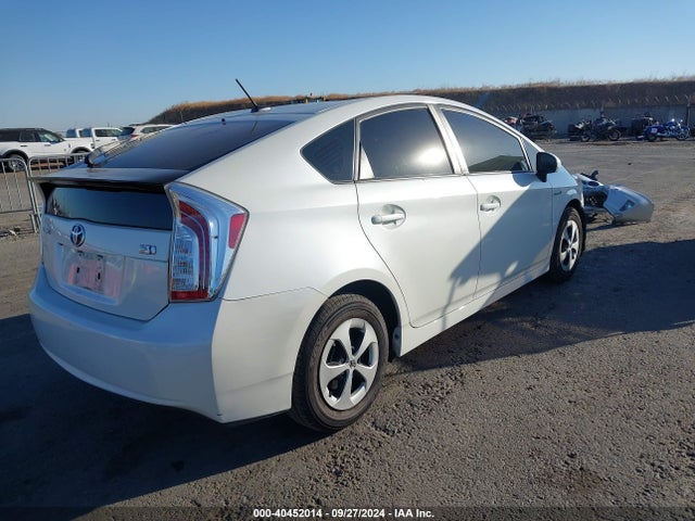 Toyota Prius Three 2015 JTDKN3DU2F0402992 Image 4
