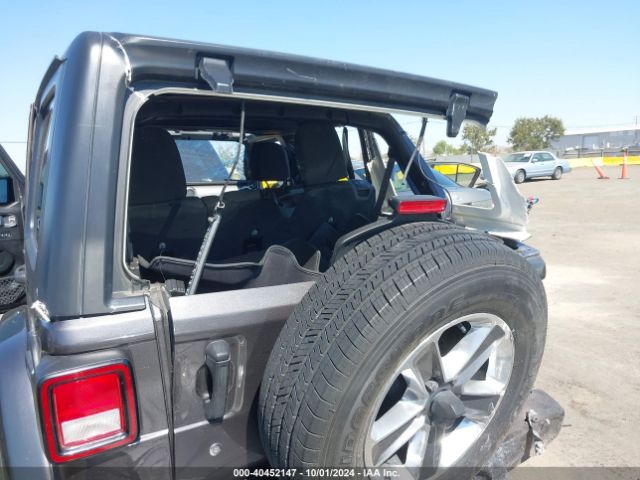 1C4HJXEN4LW213130 Jeep Wrangler Unlimited Sahara 4x4