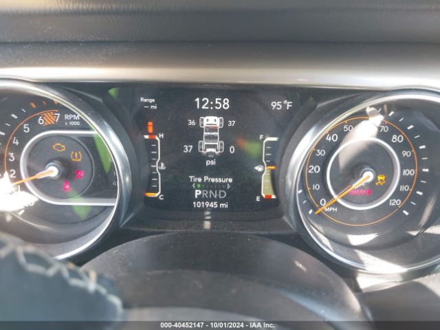 1C4HJXEN4LW213130 Jeep Wrangler Unlimited Sahara 4x4
