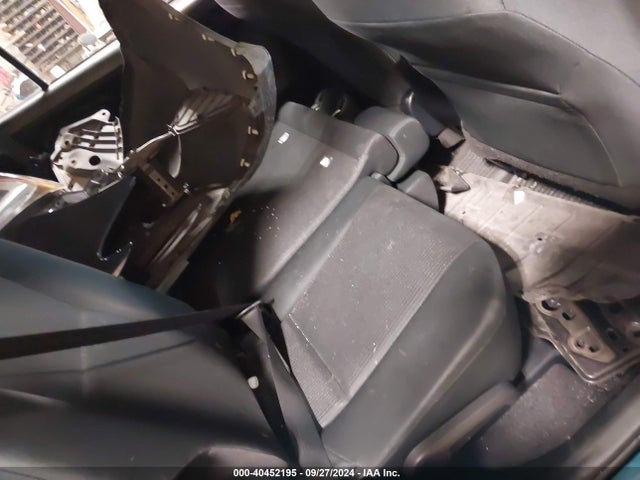 Toyota RAV4 LE 2017 JTMBFREV6HD220263 Image 8
