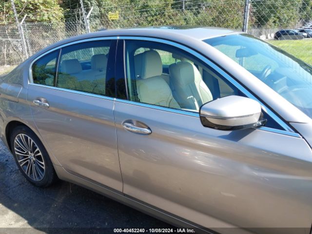 WBAJE7C3XHG889619 BMW 540i Xdrive