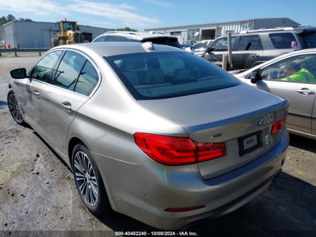 WBAJE7C3XHG889619 BMW 540i Xdrive