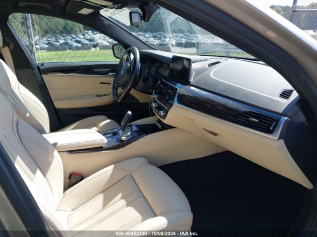 WBAJE7C3XHG889619 BMW 540i Xdrive